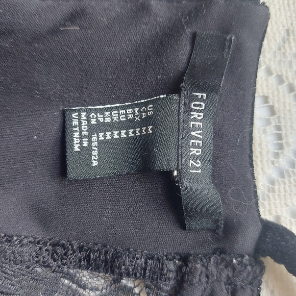 Forever 21 Velvet & Lace Crop - Picture 2 of 5